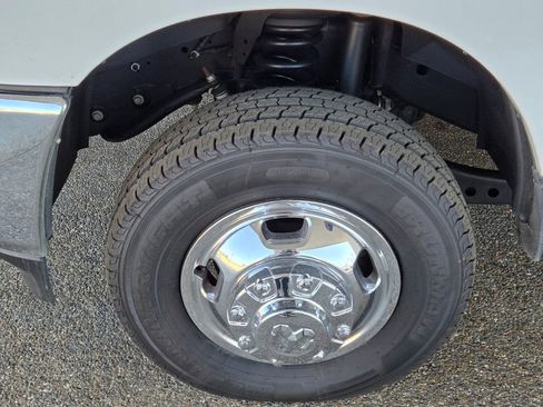 Used 2024 RAM 3500 Tradesman w/ Chrome Appearance Group image 7