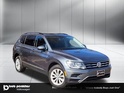 Used 2018 Volkswagen Tiguan SE w/ Panoramic Sunroof Package