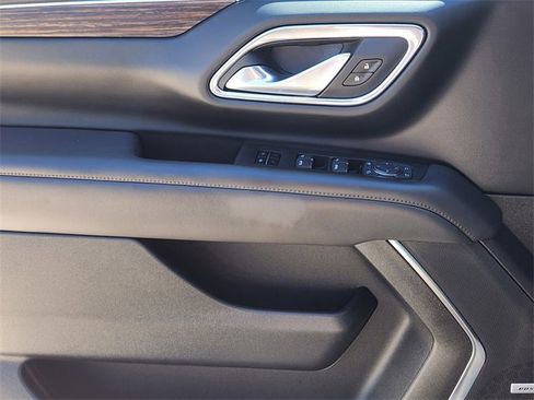 Used 2024 Chevrolet Suburban High Country w/ Advanced Technology Package image 22