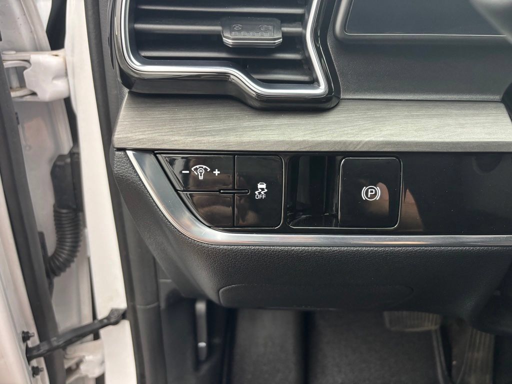 Used 2023 Kia Sportage X-Line AWD/4WD image 29