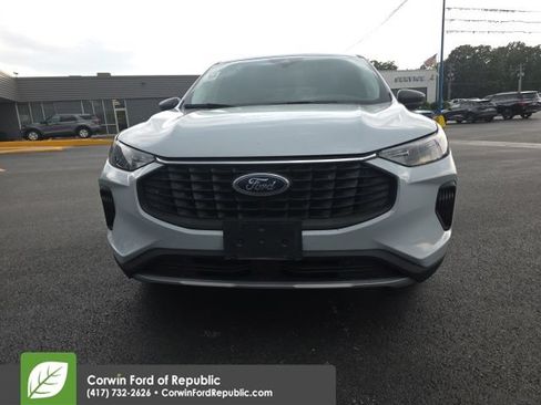 Used 2025 Ford Escape Active w/ Tech Pack #1 AWD/4WD image 2