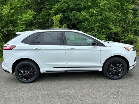 New 2024 Ford Edge SE w/ Black Appearance Package image 5
