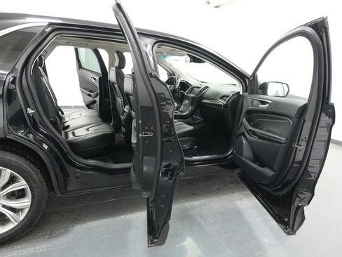 Used 2019 Ford Edge Titanium w/ Cold Weather Package AWD/4WD image 34
