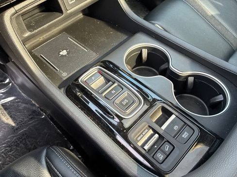 Used 2024 Honda Pilot Touring image 18