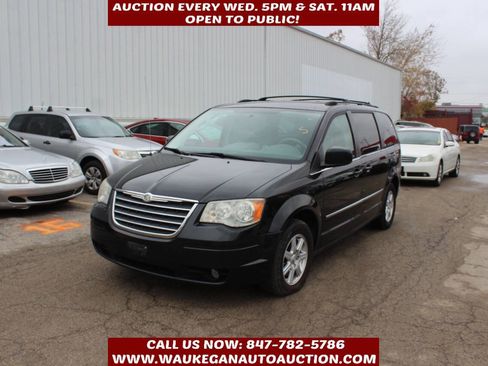 Used 2010 Chrysler Town & Country Touring image 1