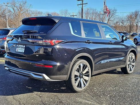 New 2026 Mitsubishi Outlander SE image 4