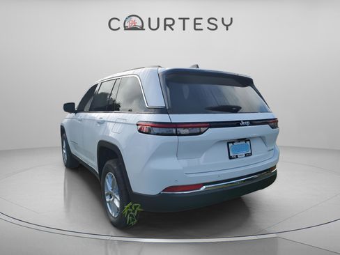 New 2025 Jeep Grand Cherokee Laredo X image 3