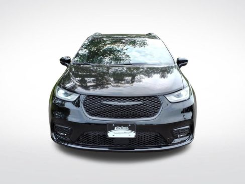 Used 2026 Chrysler Pacifica Limited w/ S Appearance Package FWD image 9