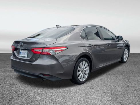 Used 2020 Toyota Camry LE image 4