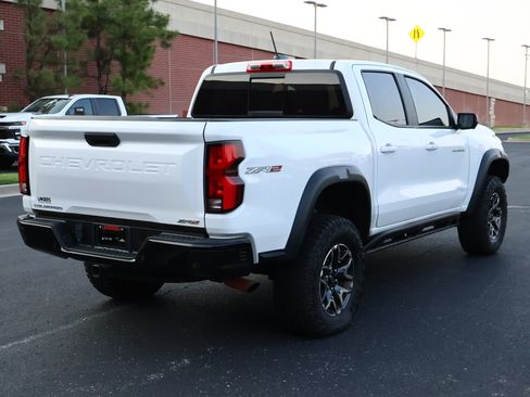 Used 2024 Chevrolet Colorado ZR2 w/ Technology Package AWD/4WD image 30