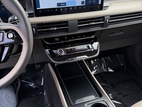 Used 2024 Lincoln Corsair Premiere w/ Equipment Group 102A image 13