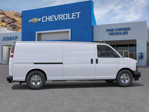 New 2026 Chevrolet Express 3500 Extended RWD image 5