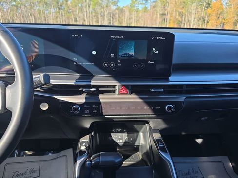 Used 2024 Kia Sorento S image 25