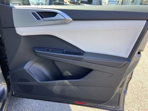 Used 2025 Volkswagen Taos SE w/ Panoramic Sunroof Package image 28