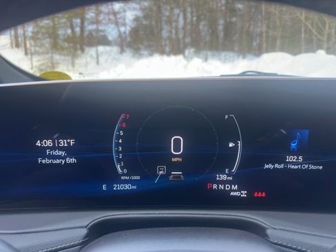 Used 2025 Cadillac XT4 Premium Luxury image 14