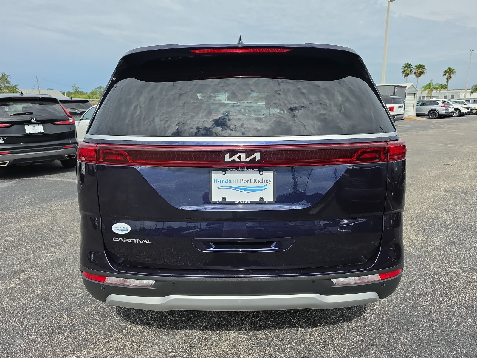 Used 2024 Kia Carnival LX FWD image 4
