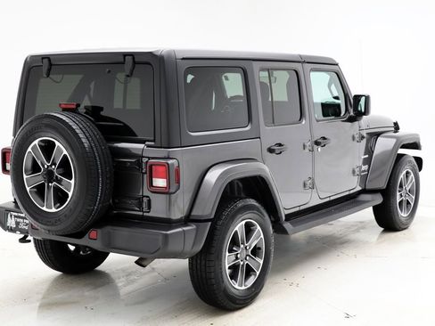 Used 2023 Jeep Wrangler Unlimited Sahara w/ Cold Weather Group AWD/4WD image 9