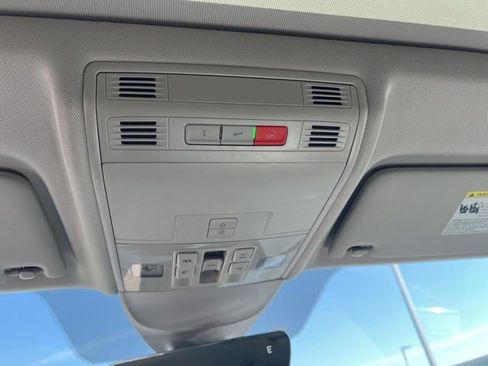 Used 2022 Volkswagen Taos SEL image 26