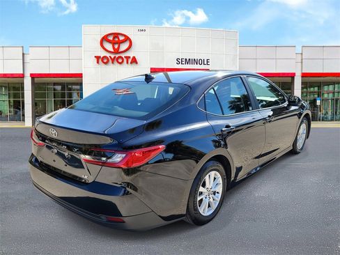 Used 2025 Toyota Camry LE image 3