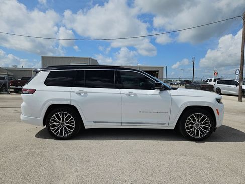 Used 2026 Jeep Grand Cherokee L Summit w/ Advanced Protech Group IV AWD/4WD image 2