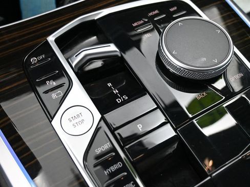 Used 2025 BMW X5 xDrive50e image 25