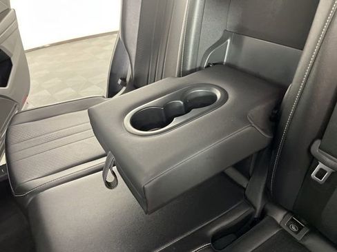 Used 2022 Volkswagen Tiguan SE image 41