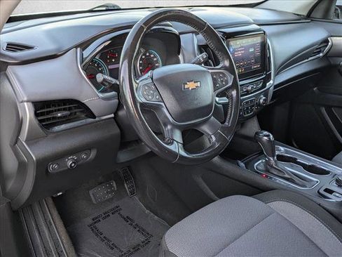 Used 2020 Chevrolet Traverse LT image 10