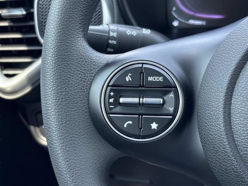 Used 2025 Kia Soul LX w/ LX Technology Package FWD image 26