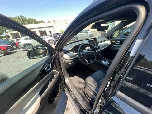 Used 2025 Jeep Compass Limited AWD/4WD image 2
