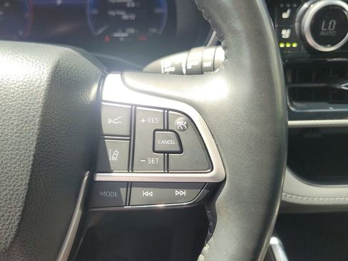 Used 2023 Toyota Highlander Platinum FWD image 21
