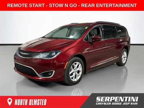Used 2017 Chrysler Pacifica Touring-L image 1