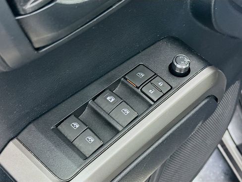 Used 2018 Toyota Tacoma SR5 image 22