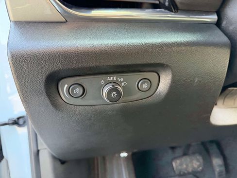 Used 2020 Chevrolet Traverse LT image 22