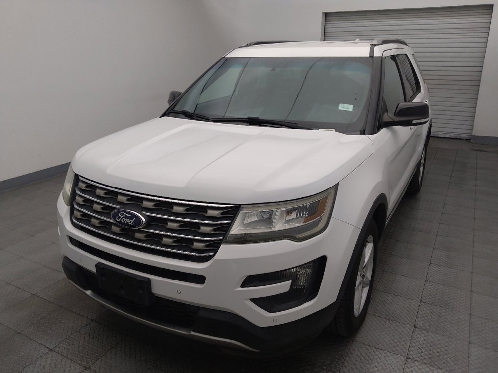 Used 2016 Ford Explorer XLT w/ Equipment Group 202A AWD/4WD image 15