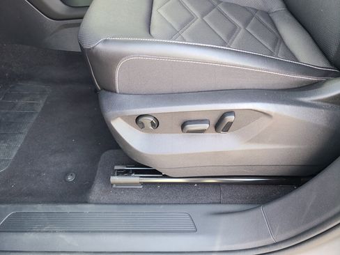 Used 2024 Volkswagen Atlas SE image 18