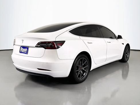 Used 2019 Tesla Model 3 Standard Range image 5