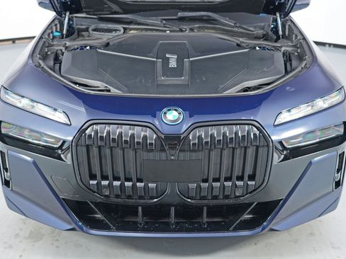 Used 2024 BMW i7 xDrive60 w/ Executive Package image 8