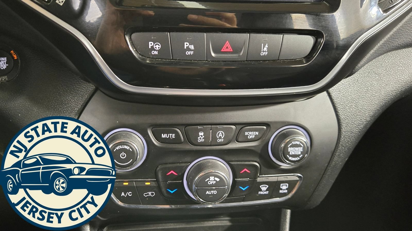 Used 2022 Jeep Cherokee Limited AWD/4WD image 16