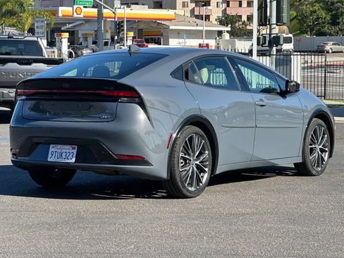 Used 2024 Toyota Prius XLE image 5