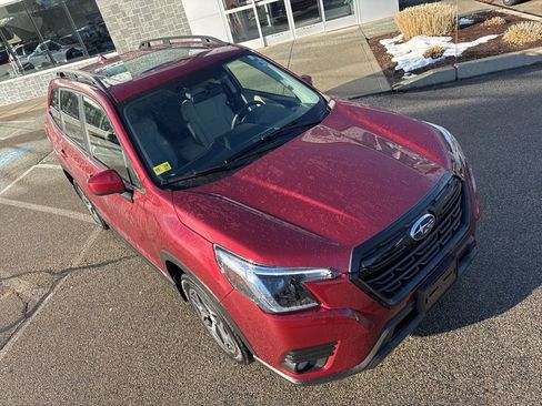 Used 2023 Subaru Forester Premium image 8