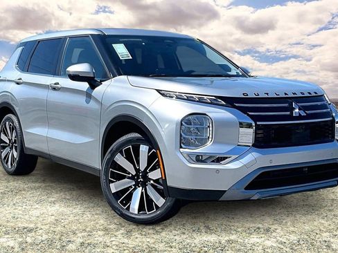 New 2026 Mitsubishi Outlander FWD image 1