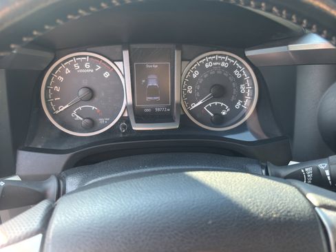 Used 2018 Toyota Tacoma SR5 image 6