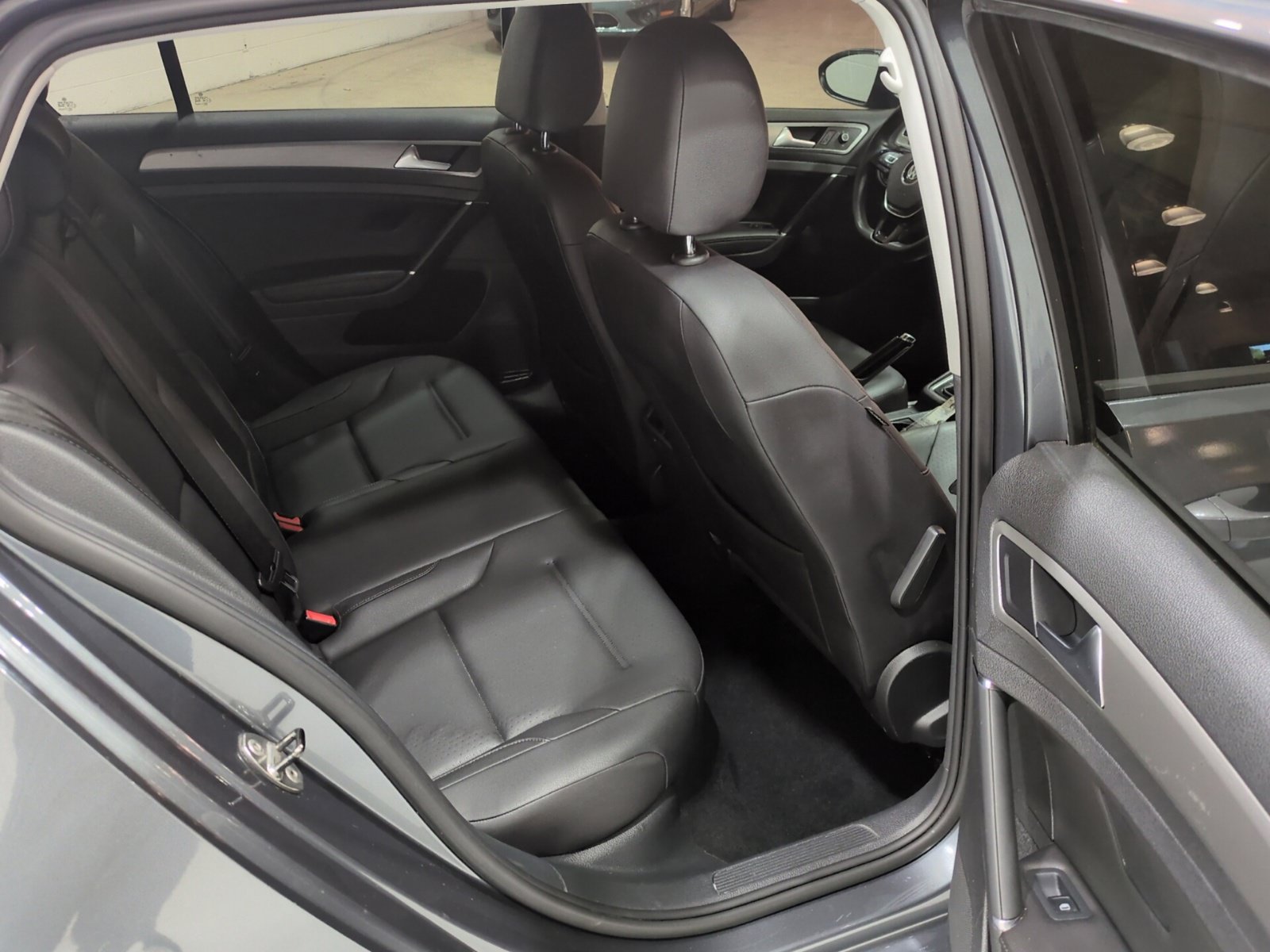 Used 2015 Volkswagen Golf TDI S FWD image 11