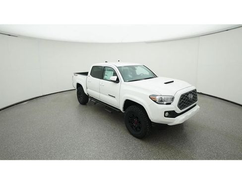 Used 2022 Toyota Tacoma TRD Sport w/ Technology Package AWD/4WD image 16
