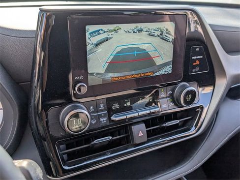 Used 2024 Toyota Highlander LE image 24