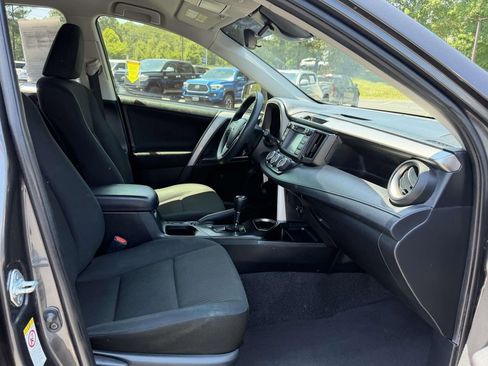 Used 2017 Toyota RAV4 LE AWD/4WD image 11