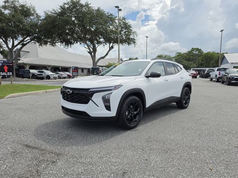 New 2026 Chevrolet Trax LT w/ Sunroof Package FWD image 11