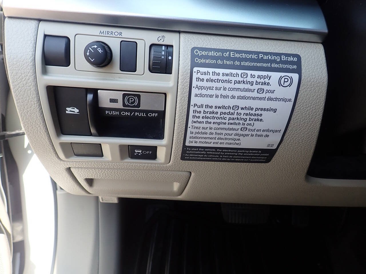 Used 2011 Subaru Outback 2.5i Premium w/ All-Weather Pkg AWD/4WD image 8