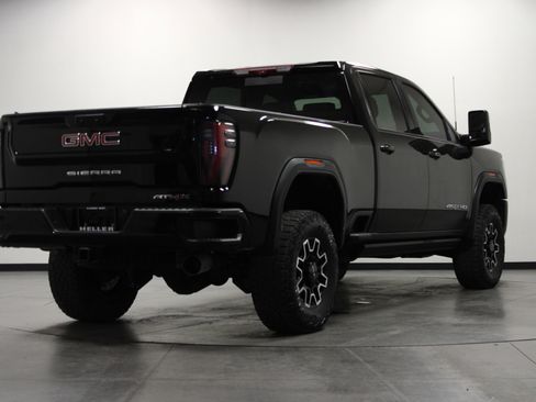 Used 2025 GMC Sierra 2500 AT4X AWD/4WD image 4