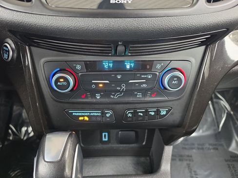 Used 2019 Ford Escape Titanium image 17